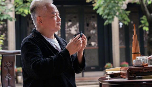 一夜涨粉60万,从"国学大师"到"作秀网红",方锦龙到底想干嘛